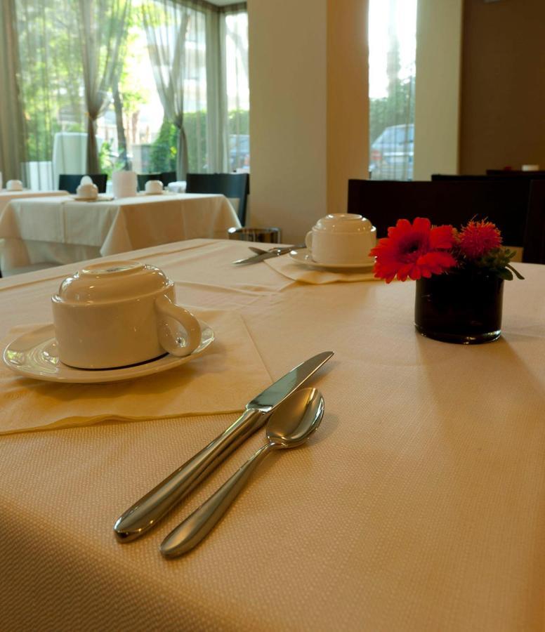 Hotel Kent Milano Marittima Exterior foto